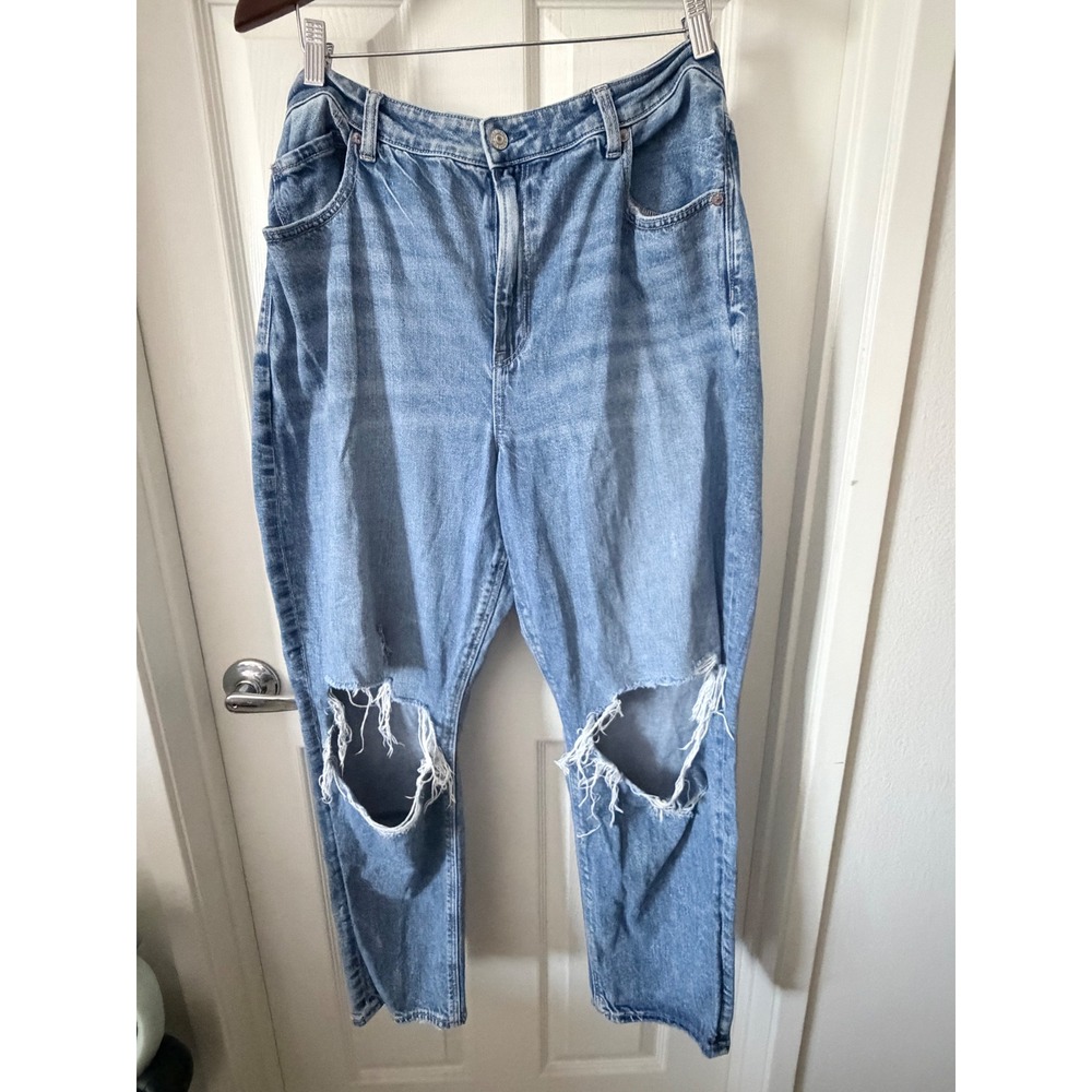 American Eagle Distressed Mom Jeans Light Wash Denim Size 18 Regular